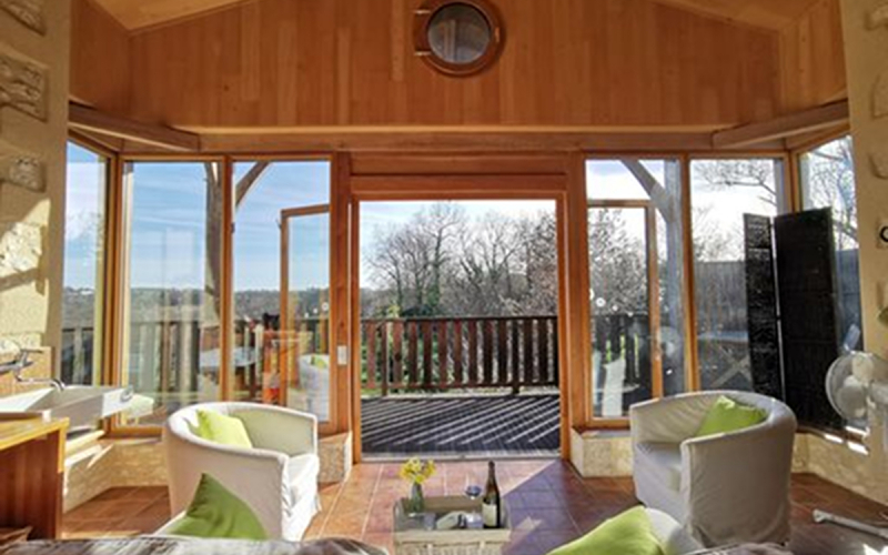 un-espace-convivial-et-spacieux-au-wine-lodge